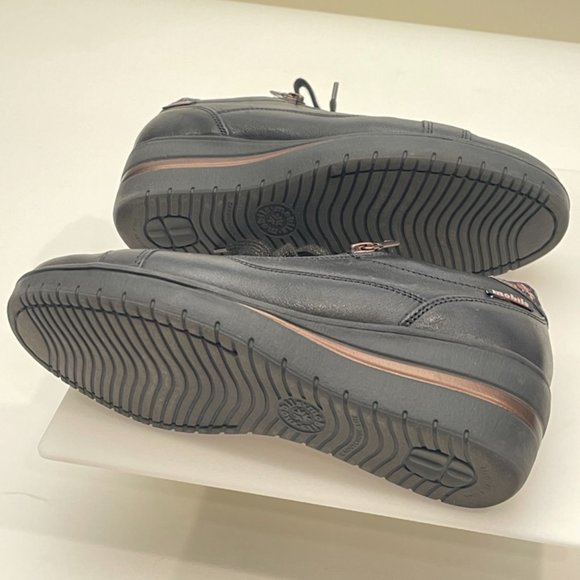 Mobils(branch of Mefisto) Comfortable Black Leather Lace-up Wedges with Zipper - Picture 16 of 16